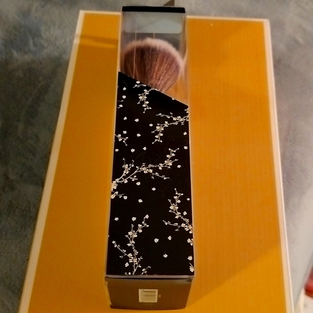 FLAWLESS MAKE UP BRUSH
